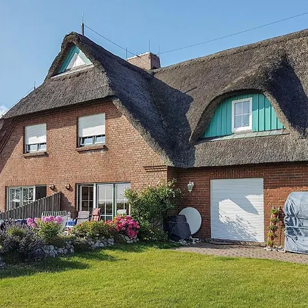 Holiday home Gorgeous In Friedrichskoog-spitze With Wifi